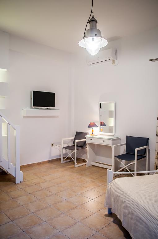 Seaside Apartments Adamantas  Exterior photo